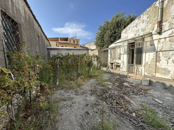 casa indipendente in vendita a Barcellona Pozzo di Gotto