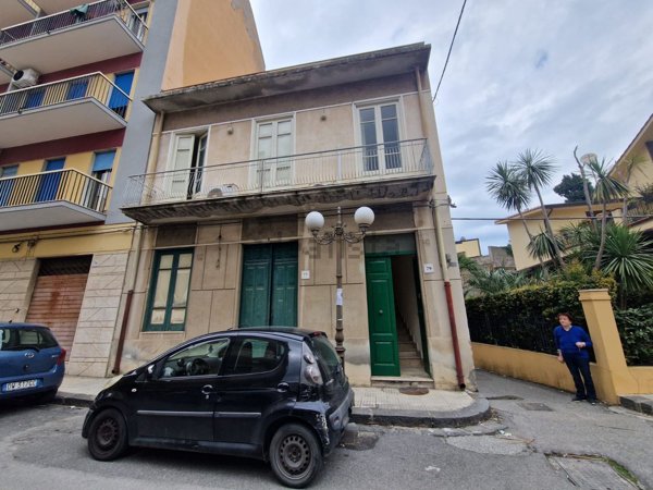 casa indipendente in vendita a Barcellona Pozzo di Gotto in zona Centro Città