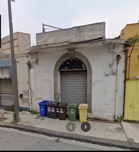 locale di sgombero in vendita a Barcellona Pozzo di Gotto in zona Centro Città