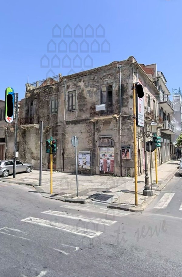 casa indipendente in vendita a Barcellona Pozzo di Gotto in zona Centro Città