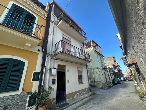 casa indipendente in vendita a Barcellona Pozzo di Gotto