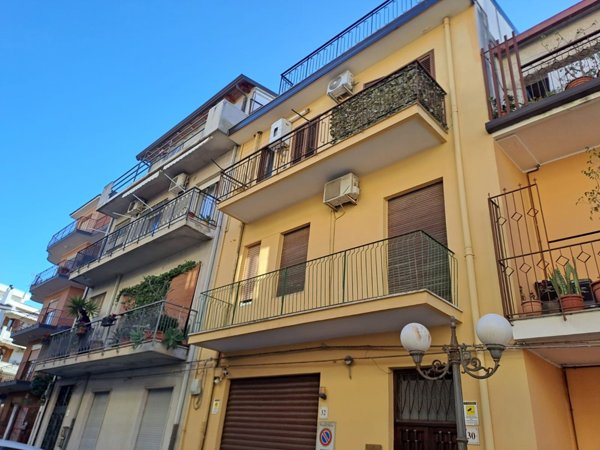 appartamento in vendita a Barcellona Pozzo di Gotto in zona Centro Città