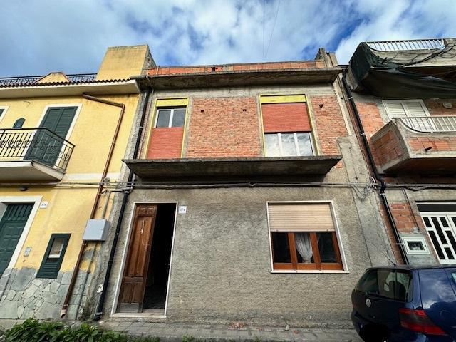 casa indipendente in vendita a Barcellona Pozzo di Gotto in zona Sant'Antonio