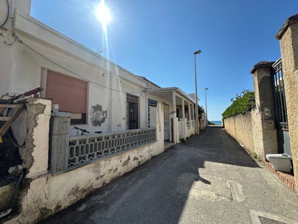 casa indipendente in vendita a Barcellona Pozzo di Gotto