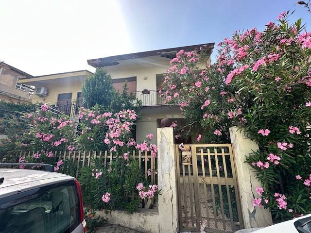 casa indipendente in vendita a Barcellona Pozzo di Gotto