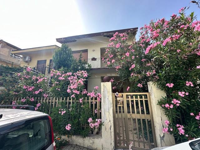 casa indipendente in vendita a Barcellona Pozzo di Gotto