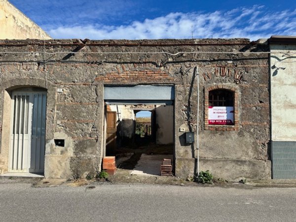 casa indipendente in vendita a Barcellona Pozzo di Gotto in zona Acquacalda