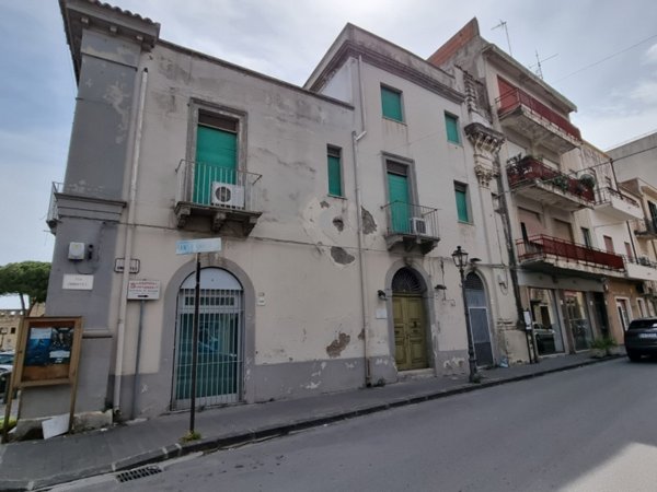 appartamento in vendita a Barcellona Pozzo di Gotto in zona Centro Città