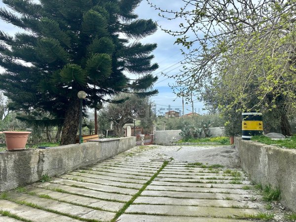 casa indipendente a Barcellona Pozzo di Gotto in zona Calderà/Spine Sante