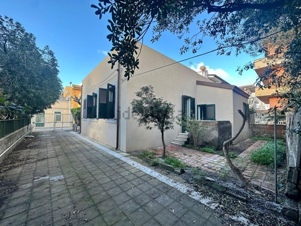 casa indipendente a Barcellona Pozzo di Gotto in zona Calderà/Spine Sante