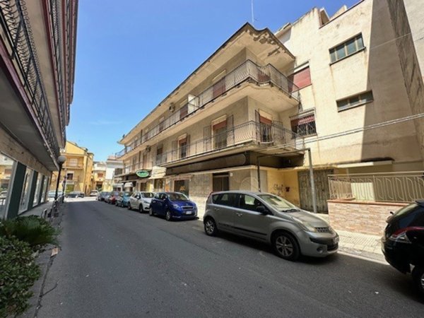 appartamento in vendita a Barcellona Pozzo di Gotto in zona Centro Città