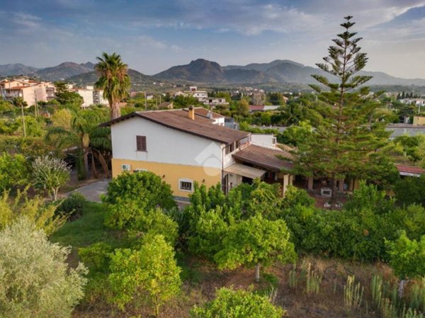 casa indipendente in vendita a Barcellona Pozzo di Gotto