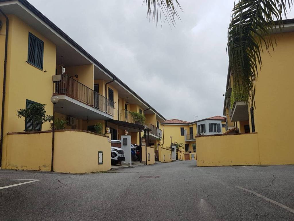 casa indipendente in vendita a Barcellona Pozzo di Gotto