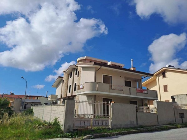 casa indipendente in vendita a Barcellona Pozzo di Gotto