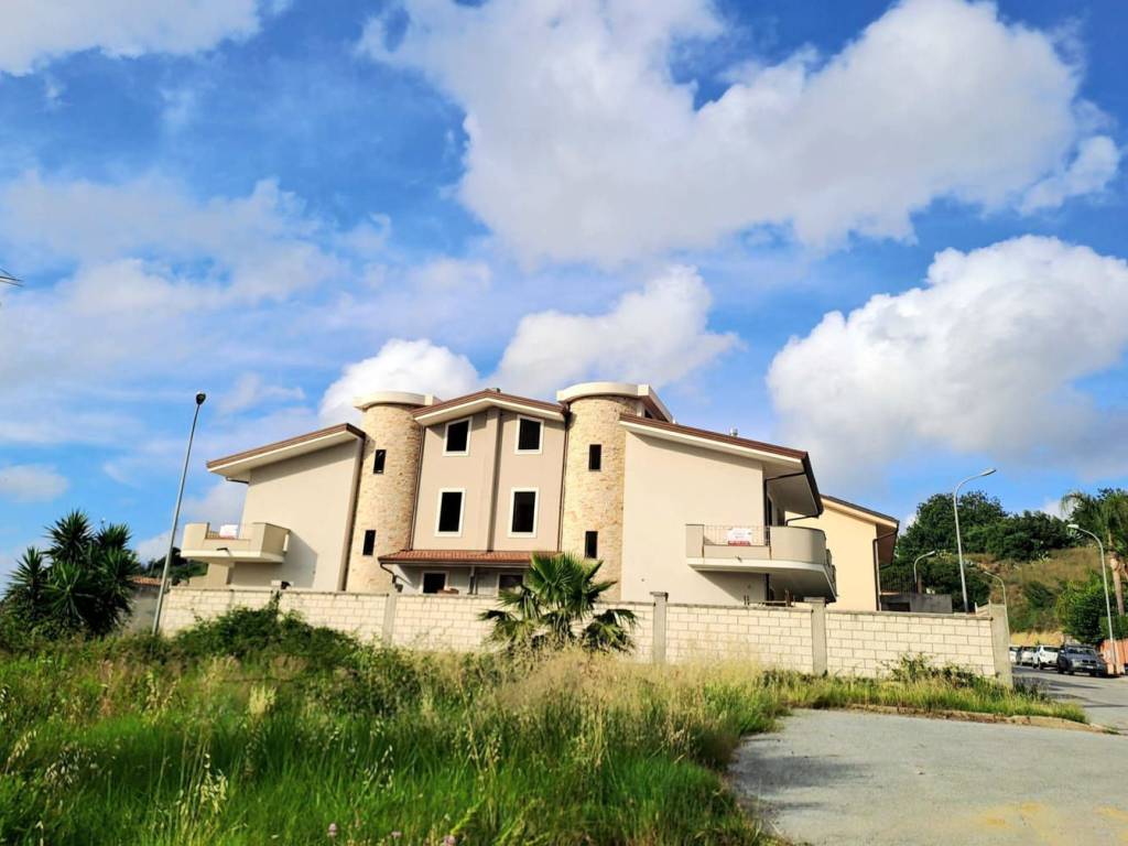 casa indipendente in vendita a Barcellona Pozzo di Gotto