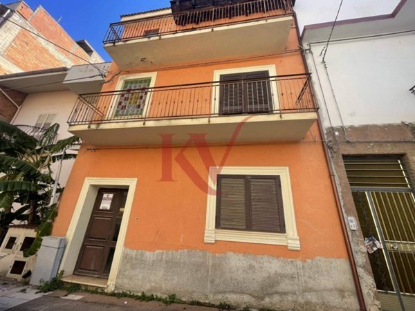 casa indipendente in vendita a Barcellona Pozzo di Gotto in zona Acquaficara