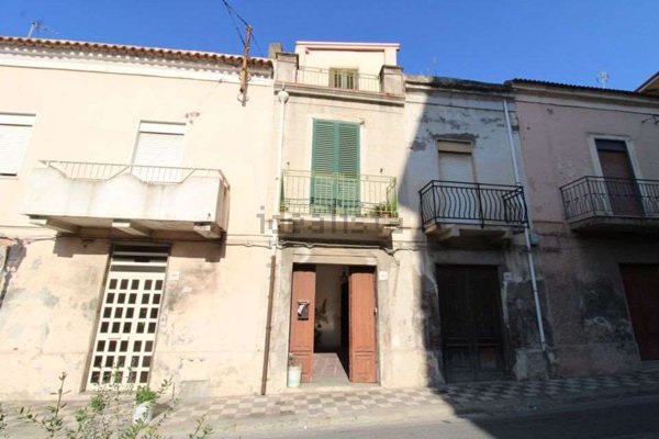 casa semindipendente in vendita a Barcellona Pozzo di Gotto in zona Centro Città