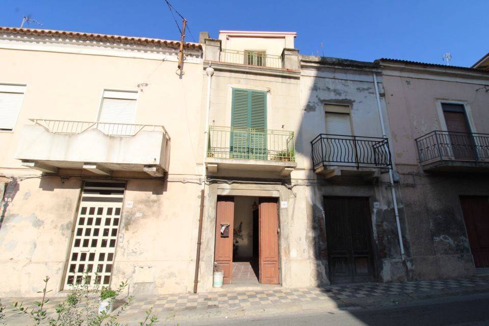 casa semindipendente in vendita a Barcellona Pozzo di Gotto in zona Centro Città