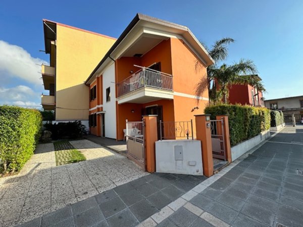 casa indipendente in vendita a Barcellona Pozzo di Gotto