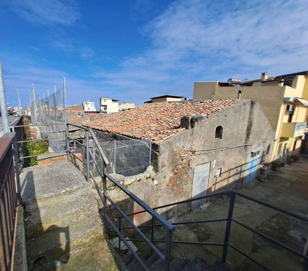 casa indipendente in vendita a Barcellona Pozzo di Gotto in zona Centro Città