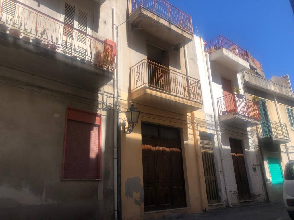 casa indipendente in vendita a Barcellona Pozzo di Gotto in zona Centro Città