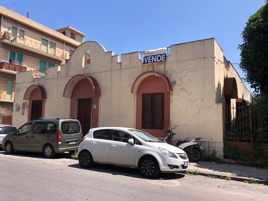 casa indipendente in vendita a Barcellona Pozzo di Gotto in zona Centro Città