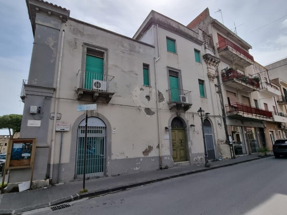 appartamento in vendita a Barcellona Pozzo di Gotto in zona Centro Città