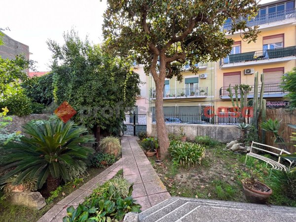 casa indipendente in vendita a Barcellona Pozzo di Gotto in zona Centro Città