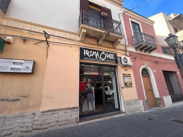 locale commerciale in vendita a Barcellona Pozzo di Gotto