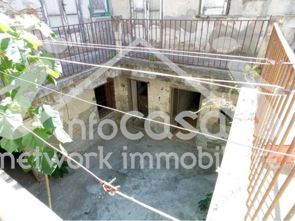 casa indipendente in vendita a Barcellona Pozzo di Gotto in zona Centro Città