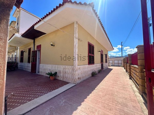 casa indipendente a Barcellona Pozzo di Gotto in zona Calderà/Spine Sante