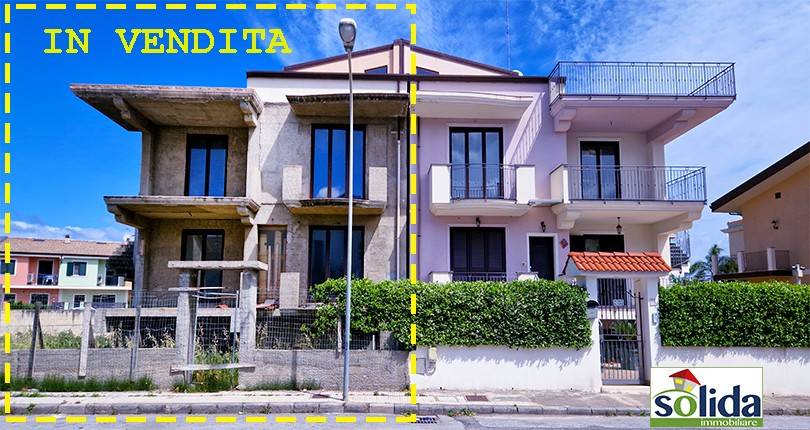 casa indipendente in vendita a Barcellona Pozzo di Gotto