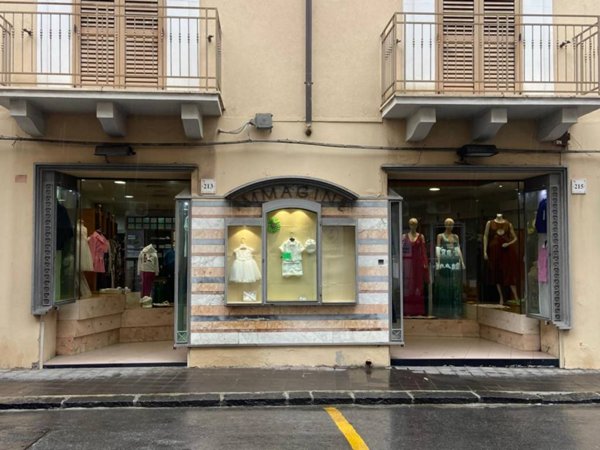 negozio in vendita a Barcellona Pozzo di Gotto in zona Centro Città
