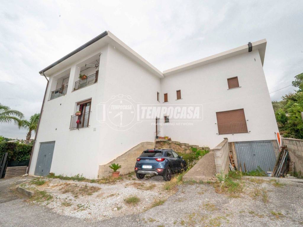 casa indipendente in vendita a Barcellona Pozzo di Gotto in zona Centro Città