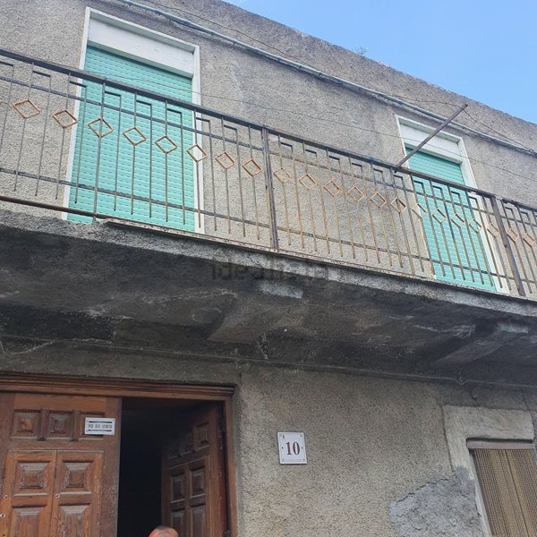 casa indipendente in vendita a Barcellona Pozzo di Gotto