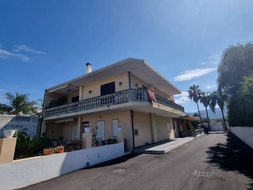 appartamento in vendita a Barcellona Pozzo di Gotto