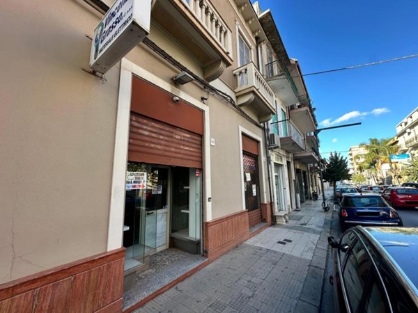 locale commerciale in vendita a Barcellona Pozzo di Gotto