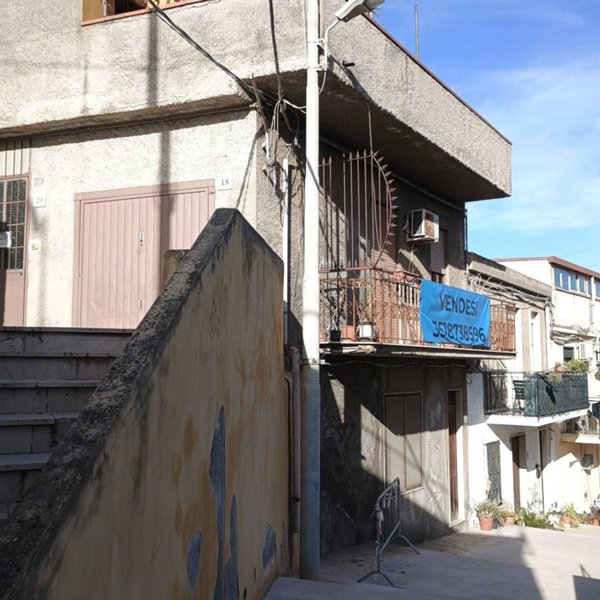 casa indipendente in vendita a Barcellona Pozzo di Gotto in zona Sant'Antonio