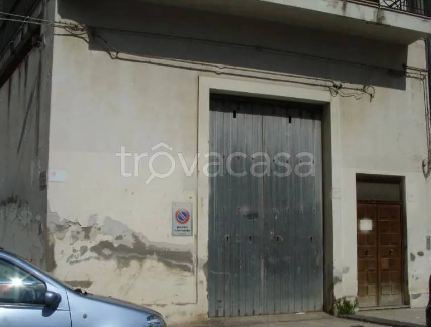 locale commerciale in vendita a Barcellona Pozzo di Gotto in zona Centro Città