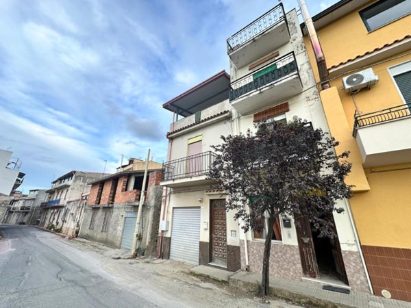 casa indipendente in vendita a Barcellona Pozzo di Gotto in zona Centineo