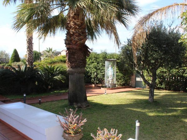 casa indipendente in vendita a Barcellona Pozzo di Gotto