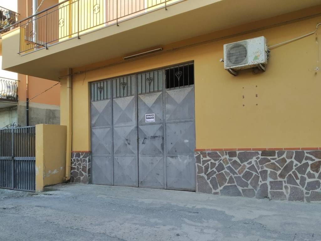 locale commerciale in vendita a Barcellona Pozzo di Gotto