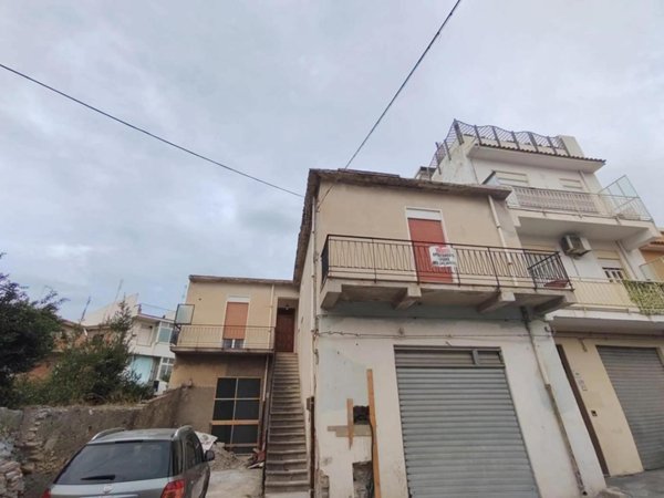 casa indipendente in vendita a Barcellona Pozzo di Gotto