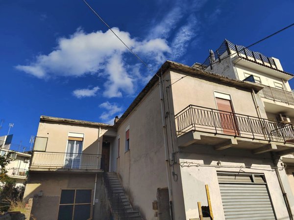 casa indipendente in vendita a Barcellona Pozzo di Gotto in zona Sant'Antonio