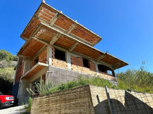 casa indipendente in vendita a Barcellona Pozzo di Gotto