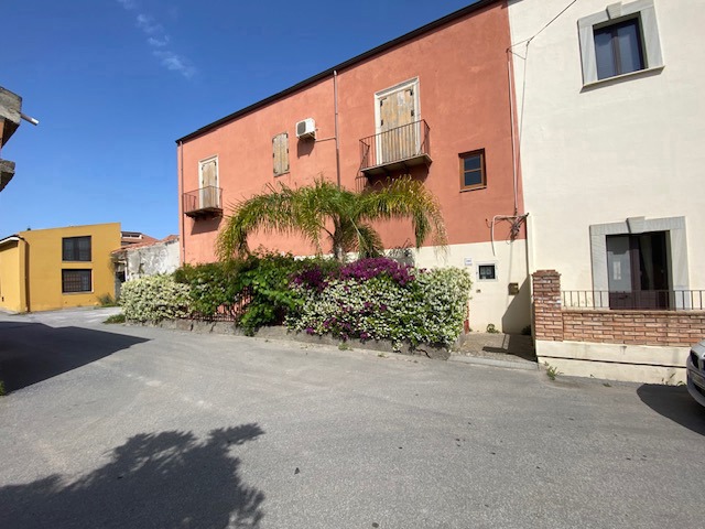 appartamento in vendita a Barcellona Pozzo di Gotto in zona Calderà/Spine Sante