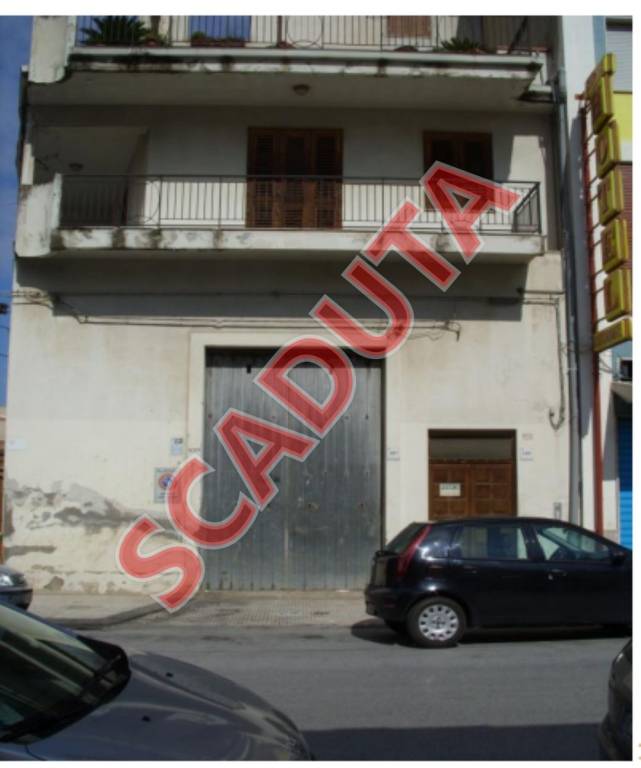 locale commerciale in vendita a Barcellona Pozzo di Gotto in zona Centro Città