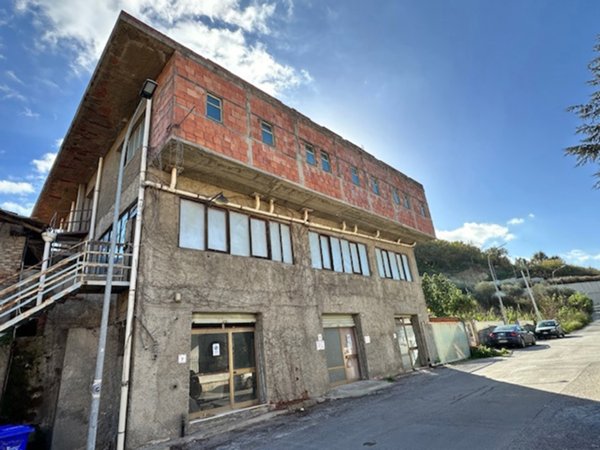 casa indipendente in vendita a Barcellona Pozzo di Gotto