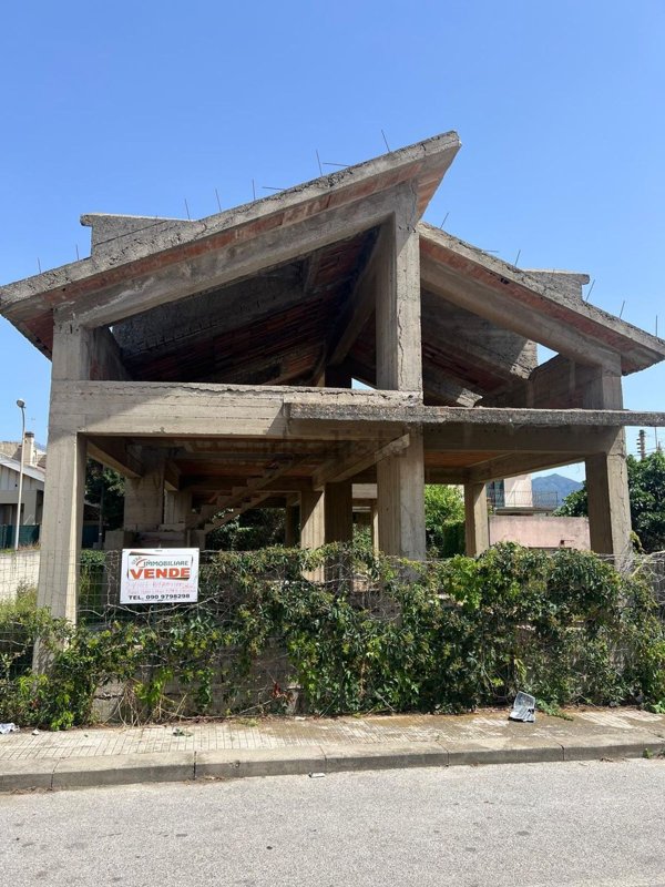 casa indipendente in vendita a Barcellona Pozzo di Gotto