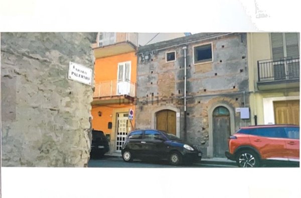 pentavano in vendita a Barcellona Pozzo di Gotto